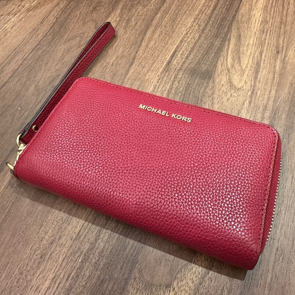 Michael Kors Handbags - Michael Kors Cherry Wristlet